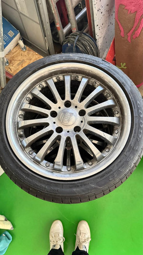 Auto felgen mit reifen - auto,